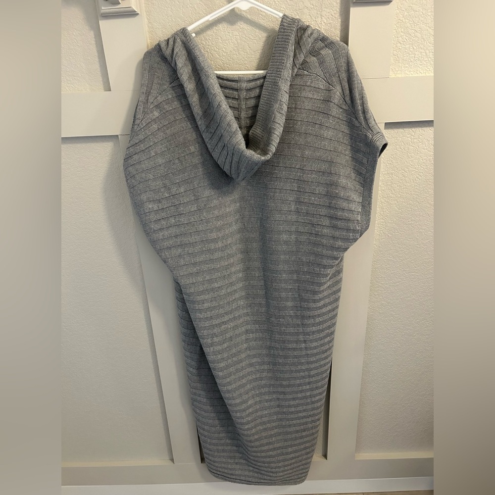 White House | Black‎ Market Vest Duster Hoodie - Picture 2 of 6
